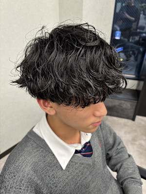 波巻きシャドウパーマで作る無造作マッシュ