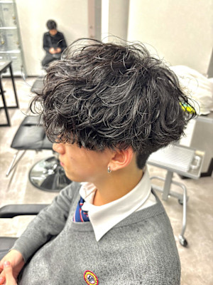 波巻きシャドウパーマで作る無造作マッシュ