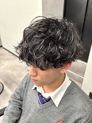 波巻きシャドウパーマで作る無造作マッシュ