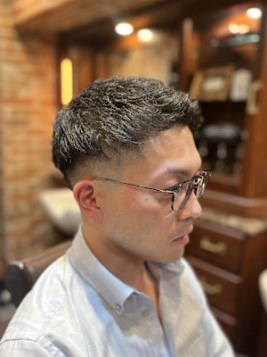 日本橋室町　ハイスキンフェード　アップバング