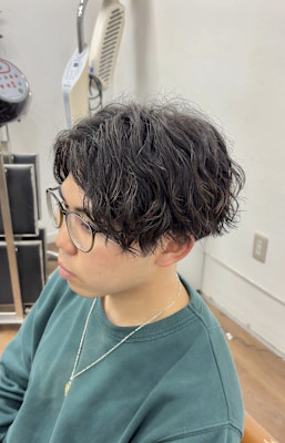 センターパートツイストスパイラルパーマ