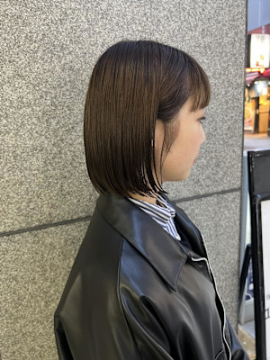 コンパクトなミニボブ × ナチュラルストレート