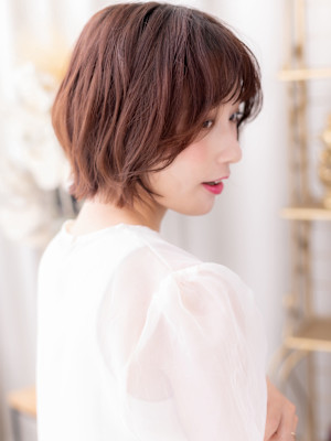 ミルクティーピンクくせ毛風ハッシュカット　レイヤーボブ