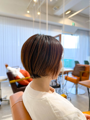 丸みシルエットのコンパクトショート