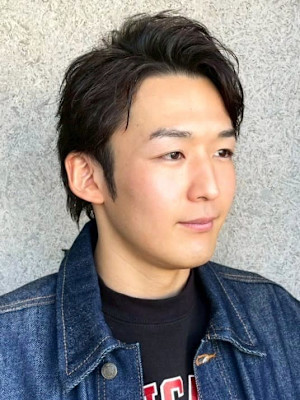 ツーブロック ビジネスヘア アップバング 眉毛カット 黒髪