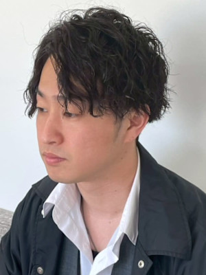 波巻きパーマ ツーブロック 眉毛カット センター分け 30代