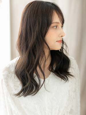 黒髪ダークアッシュ大人美人波巻きエアリーロング30代40代