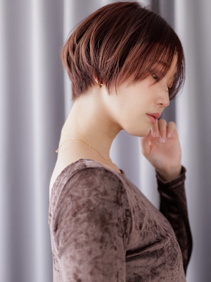 透明感ピンクベージュ ブリーチなしクールショート20代30代