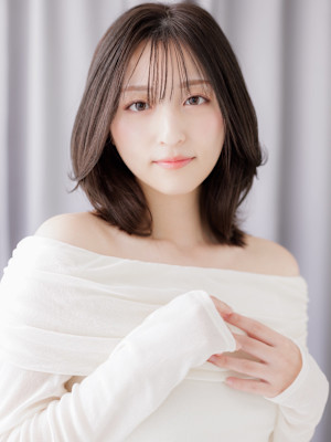 黒髪アッシュくびれミディアムレイヤーウルフカット30代40代