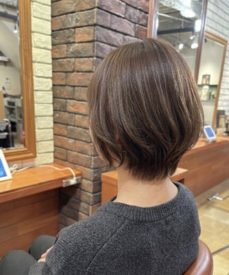 柔らかい質感と外ハネで魅せる大人可愛い【195スタイル】