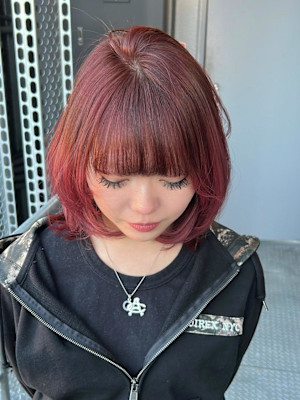 レイヤーカット ミディアムレイヤー ワインレッドカラー