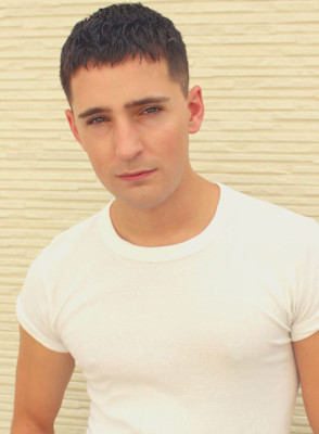 リバースセンターパート刈り上げセンターパートサーフカール