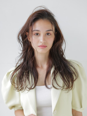 抜け感ロングレイヤー×ニュアンスウェーブ