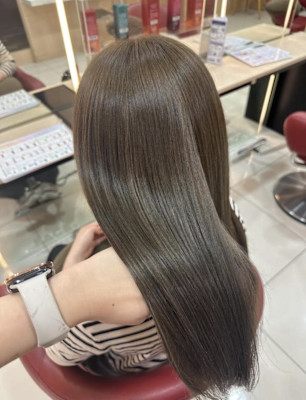 【伊勢原】イルミナカラー+髪質改善で叶える透明感オリーブ
