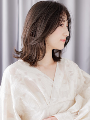 ダークアッシュくびれミディアムハイレイヤーウルフ30代40代