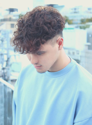 リバースセンターパート刈り上げセンターパートサーフカール