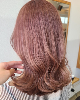 ピンクベージュ