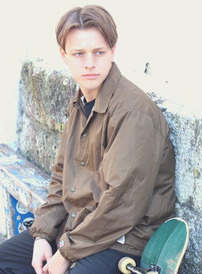 リバースセンターパート刈り上げセンターパートサーフカール