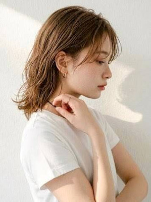 ベージュカラー 顔周りレイヤー 20代 顔周りカット 前髪