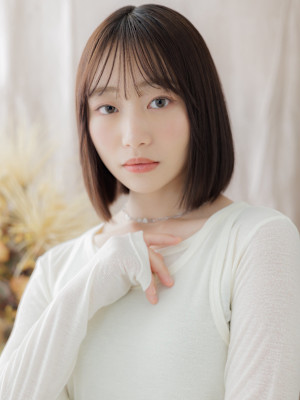 ダークブラウンシンプルストレートミニボブ　レイヤーボブ