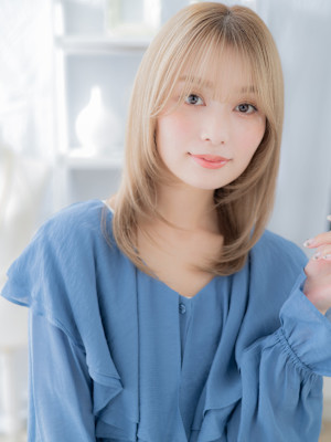 ミルクティーブロンドシャギーカット小顔セミディ　レイヤーb