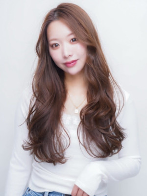 顔周りレイヤー ゆる巻き ベージュ 20代 ダメージレス