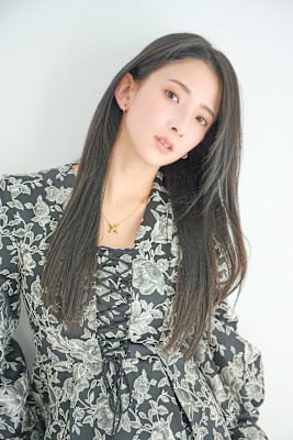 大人黒髪ツヤストレート