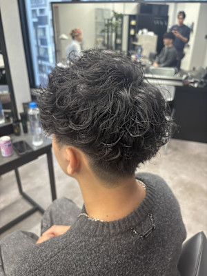 無造作◎強めシャドウパーマで差がつくメンズヘア