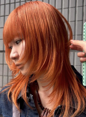 高発色オレンジカラー×レイヤースタイル