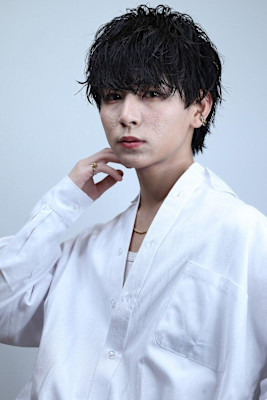 《無造作》緩めツイストショートレイヤー