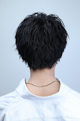 《無造作》緩めツイストショートレイヤー