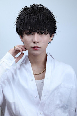 《無造作》緩めツイストショートレイヤー