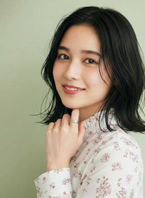 大人ナチュラル外ハネミディ