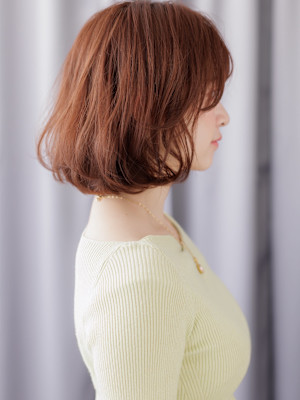 ミルクブラウンブリーチなしゆるふわレイヤーボブ30代40代