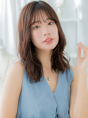 くびれミディアムレイヤーローライトカラーグレージュブラウンb