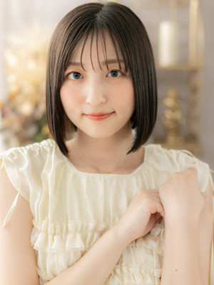 透けバング艶感黒髪小顔前下がりレイヤーボブ　グレージュb