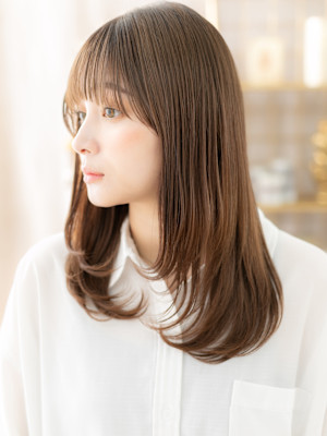 アースカラーワンカールストレートレイヤー　顔周りカットb