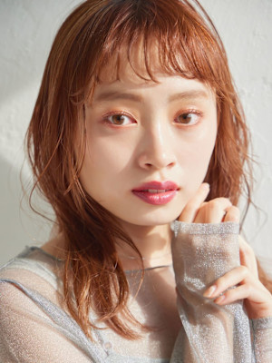 ショートバングアプリコットヘア