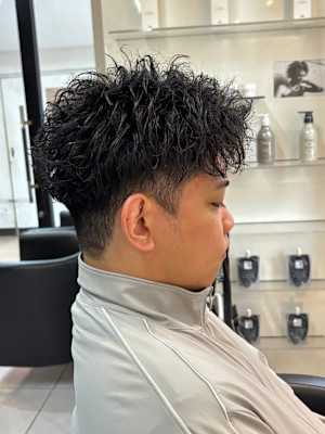 スパイキーショート　スパイキーパーマ　ツイストパーマ　眉毛