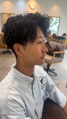 ラフにキマるメンズ波巻きヘア