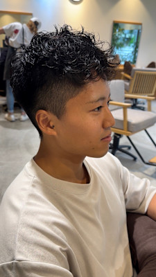 トップに動きが出るメンズパーマ