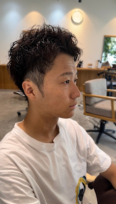 朝のセットが簡単なメンズパーマ