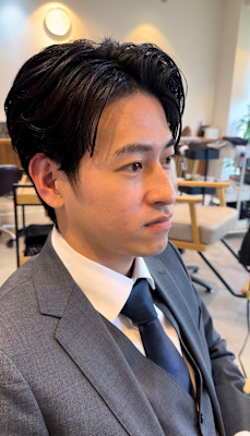 仕事でもなじみやすいメンズパーマ