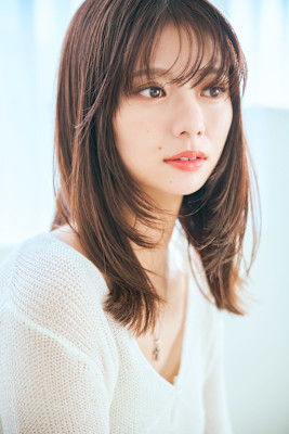 顔周りレイヤー艶髪ストレート