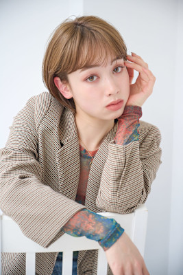 耳掛けボブアッシュベージュ