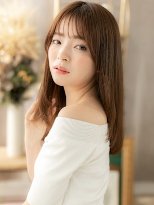 大人フェミニン顔まわりレイヤー艶髪セミディ　顔周りカットb