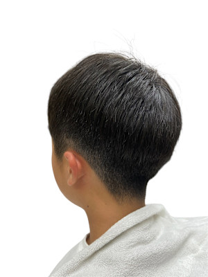 ナチュラルマッシュショート。サイドと襟足はすっきり刈り上げ