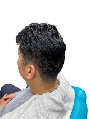 ツーブロックショート。サイドと襟足はすっきり刈り上げ