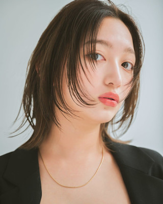 顔まわりレイヤーぱつっとストレートボブ