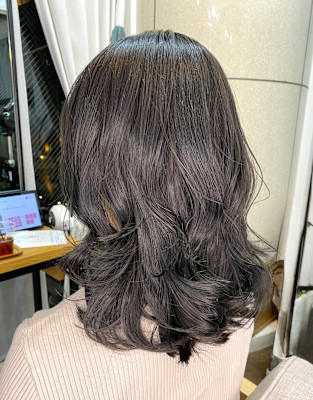 外ハネくびれレイヤー・ラベンダーブルージュ